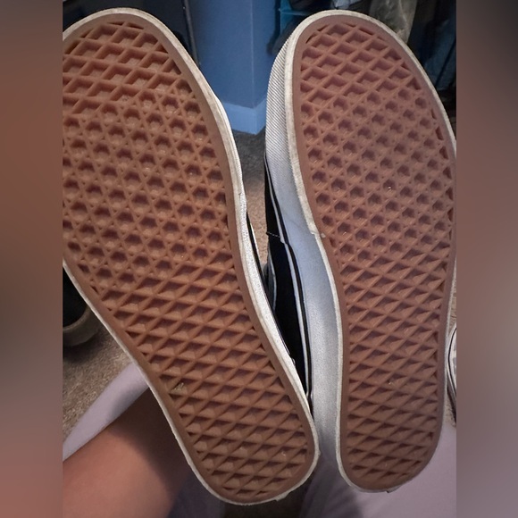 Women’s 8.5 High Top Classic Vans - Picture 7 of 7